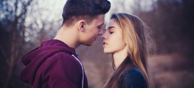 Что чувствует мужчина целуя женщину?